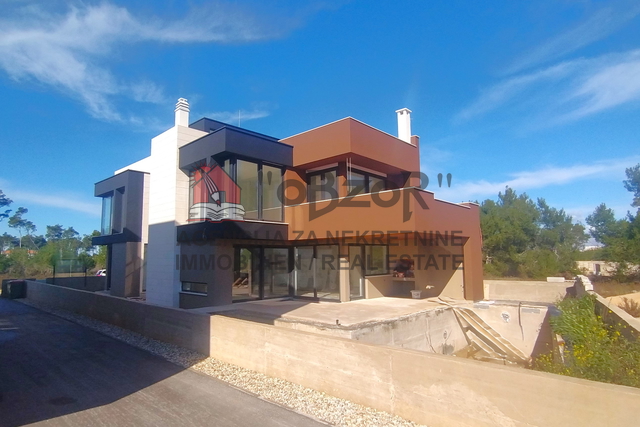 PRIIVLKA,samostojeća kuća s bazenom-NOVOGRADNJA