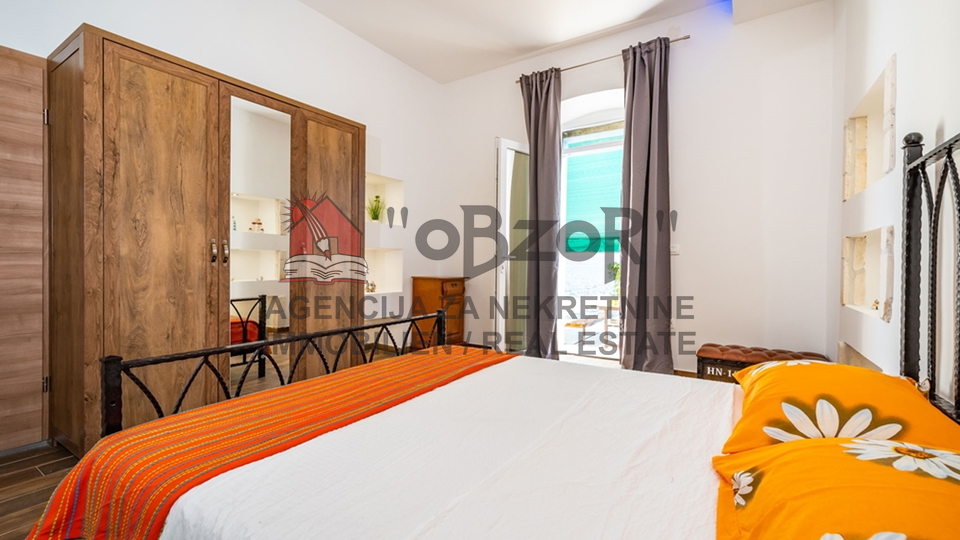 MASLENICA - m&ouml;blierte sechszimmerwohnung 130m&sup2; - 1&period; REIHE ZUM MEER