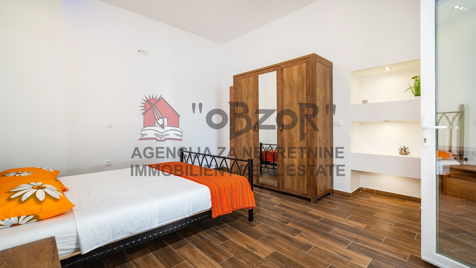 MASLENICA - m&ouml;blierte sechszimmerwohnung 130m&sup2; - 1&period; REIHE ZUM MEER