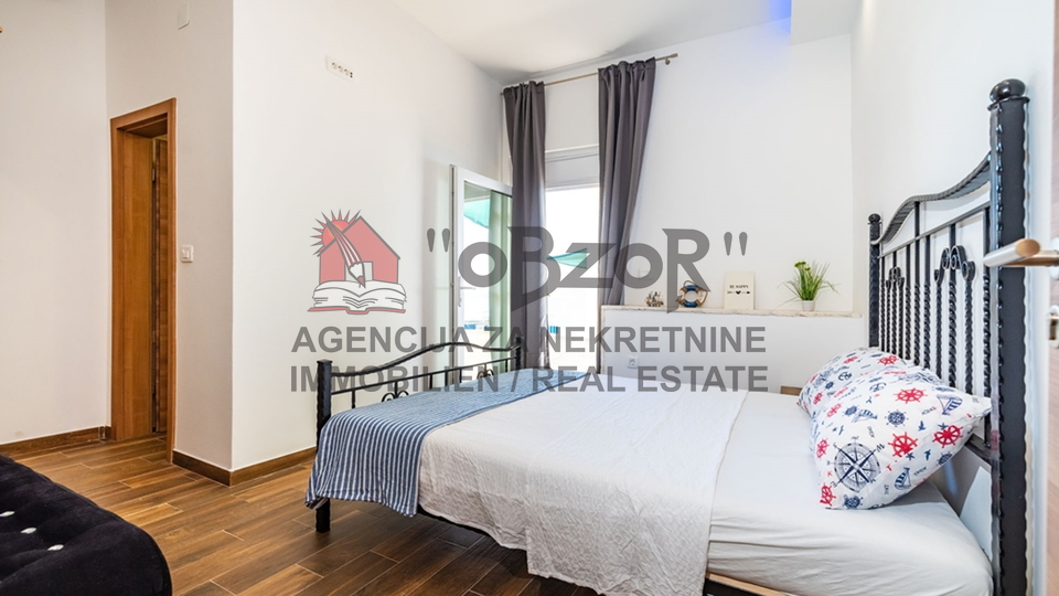 MASLENICA - m&ouml;blierte sechszimmerwohnung 130m&sup2; - 1&period; REIHE ZUM MEER