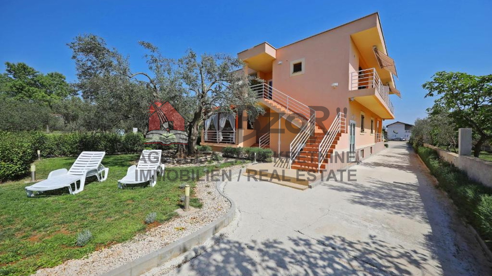 SUKOŠAN-Apartmanska kuća sa 7 apartmana