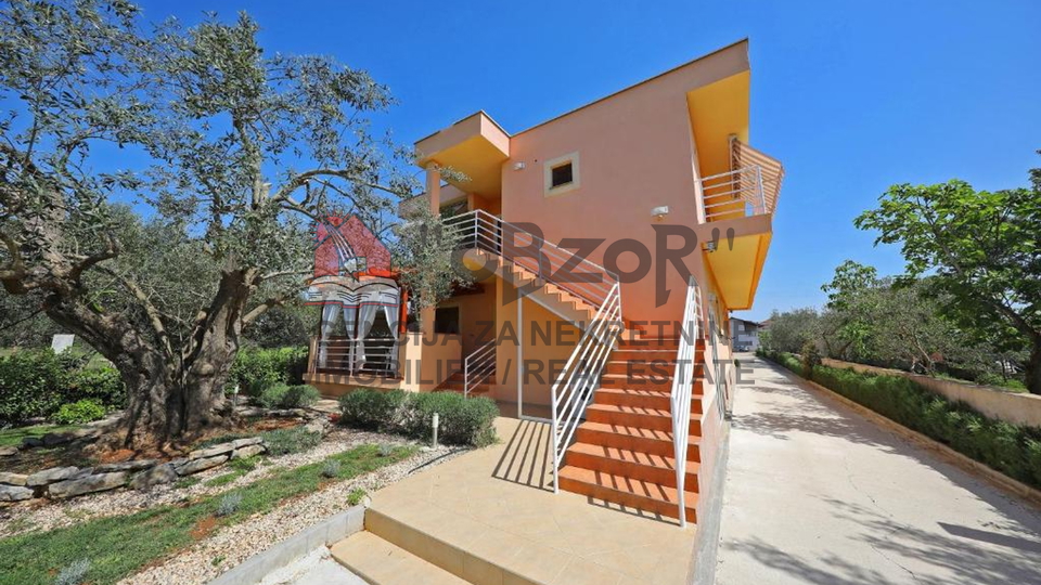 SUKOŠAN-Apartmanska kuća sa 7 apartmana