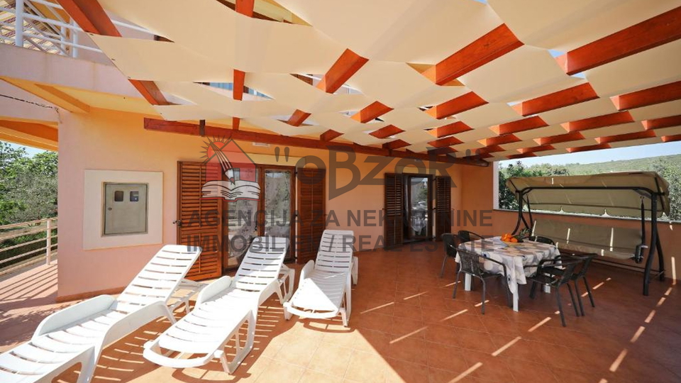 SUKOŠAN-Apartmanska kuća sa 7 apartmana