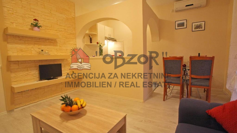 SUKOŠAN-Apartmanska kuća sa 7 apartmana