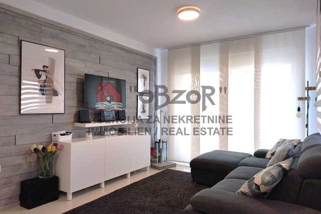 PETRČANE, komfortable Zweizimmerwohnung + Parkplatz