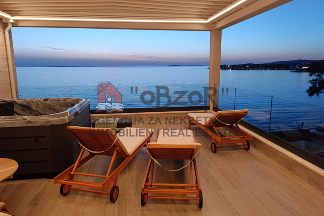 Povljana-Zweistöckige Wohnung (S5) PENTHOUSE - ERSTE REIHE ZUM MEER