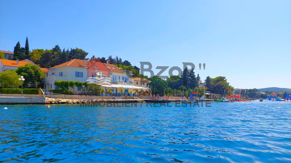 MASLENICA - m&ouml;blierte sechszimmerwohnung 130m&sup2; - 1&period; REIHE ZUM MEER