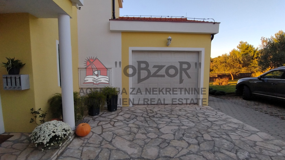 Sukošan - dvosoban apartman s garažom