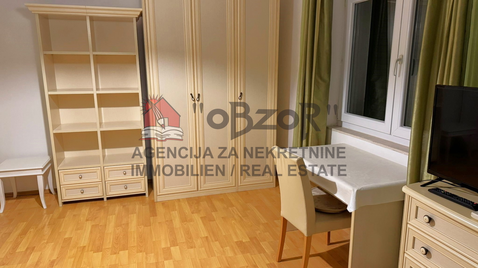 Wohnung, 32 m2, Vermietung, Zadar - Poluotok (centar)