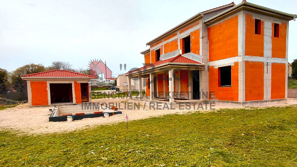 House&comma; 204 m2&comma; For Sale&comma; Poli&ccaron;nik