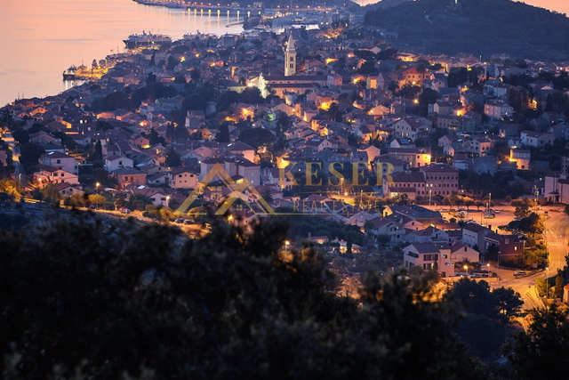 LOŠINJ, RAVNO ZEMLJIŠTE S PANORAMSKIM POGLEDOM