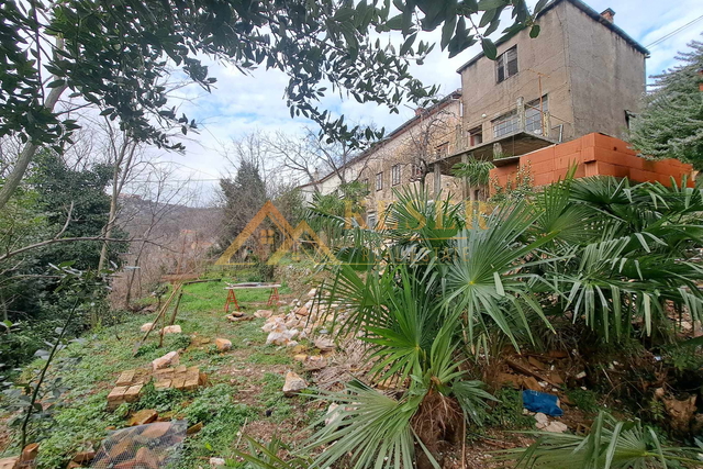 GROBNIK, SVILNO, GROSSES HAUS IM REKONSTRUKTIONSPROZESS