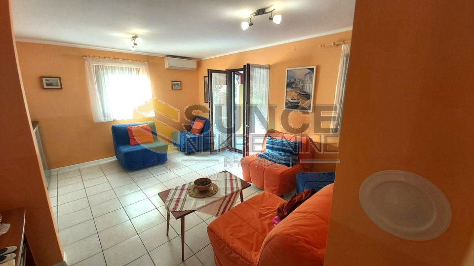 Appartamento ben arredato al piano terra a Ba&scaron;ka&comma; vicino al mare&excl;