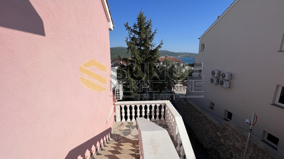 The island of Krk, detached house of 300m2 with four apartments in a beautiful position!