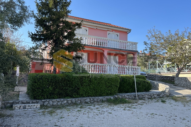 The island of Krk, detached house of 300m2 with four apartments in a beautiful position!