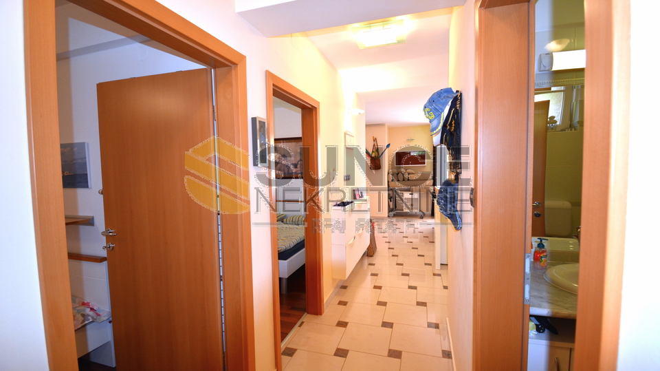 BAŠKA, FULLY FURNISHED APARTMENT IN A GREAT LOCATION 200M FROM THE BEACH!