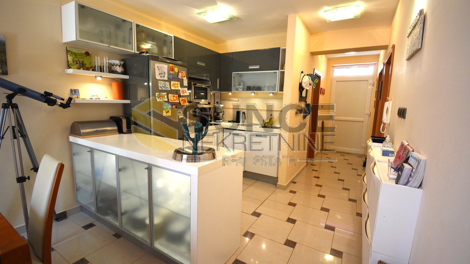 BAŠKA, FULLY FURNISHED APARTMENT IN A GREAT LOCATION 200M FROM THE BEACH!