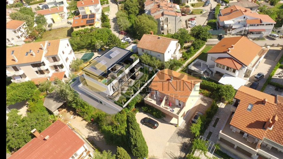 ISOLA DI KRK, CITTÀ DI KRK, NUOVO APPARTAMENTO ESCLUSIVO CON GIARDINO E GARAGE!