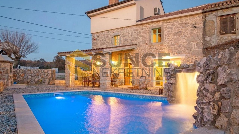 The island of Krk, a beautifully decorated old stone house with a swimming pool!