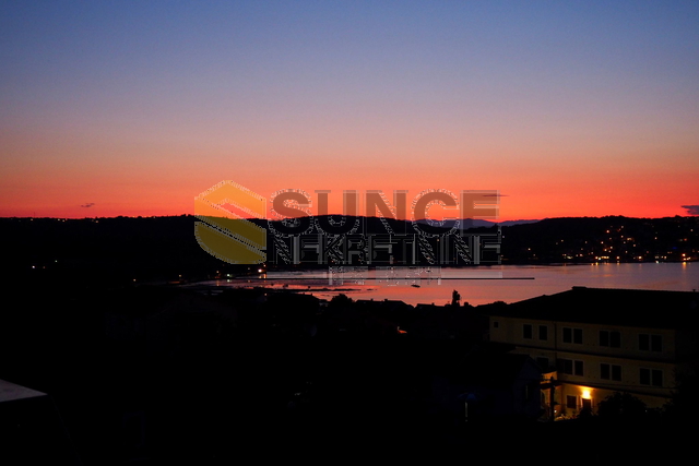 Soline , stan 48m2 sa otvorenim pogledom na more i velikom terasom!
