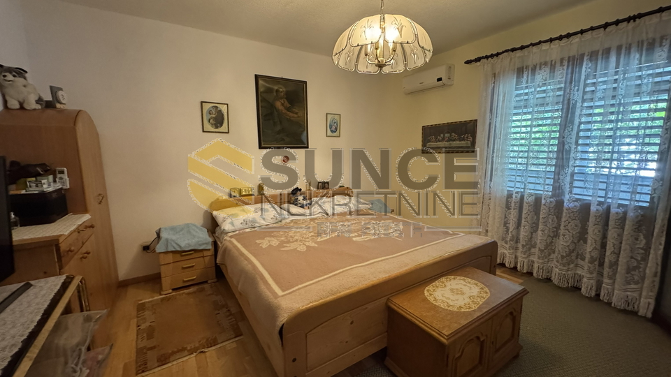 Šilo detached house with four apartments!