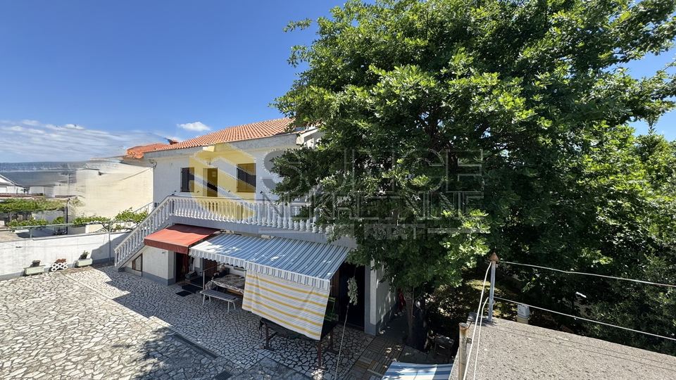 Šilo detached house with four apartments!