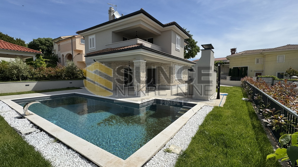 Insel KRK, Umgebung Vrbnik, wunderschöne neue Villa mit beheiztem Pool und gepflegtem Grundstück!
