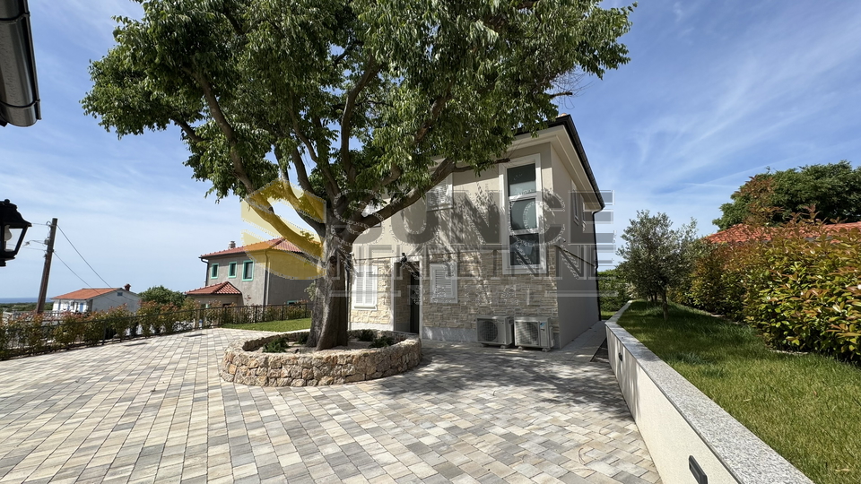 Insel KRK, Umgebung Vrbnik, wunderschöne neue Villa mit beheiztem Pool und gepflegtem Grundstück!