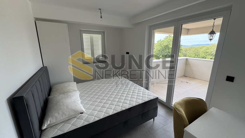 Insel KRK, Umgebung Vrbnik, wunderschöne neue Villa mit beheiztem Pool und gepflegtem Grundstück!