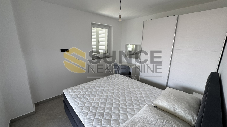 Insel KRK, Umgebung Vrbnik, wunderschöne neue Villa mit beheiztem Pool und gepflegtem Grundstück!