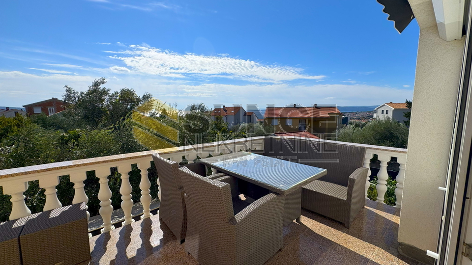 City of Krk detached house with two separate apartments and a sea view!