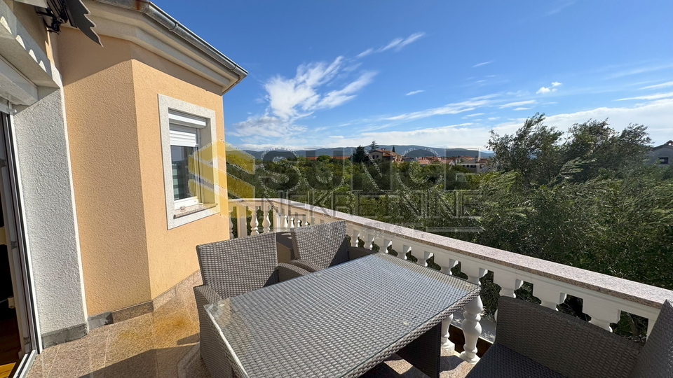City of Krk detached house with two separate apartments and a sea view!