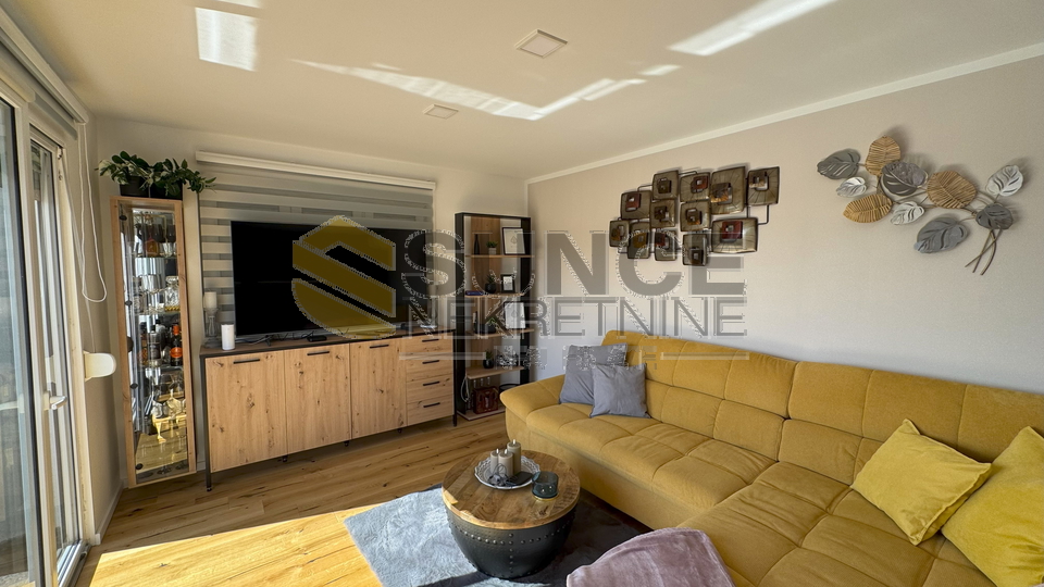 City of Krk detached house with two separate apartments and a sea view!
