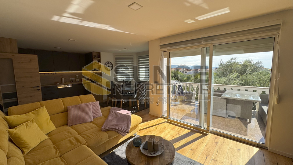 City of Krk detached house with two separate apartments and a sea view!
