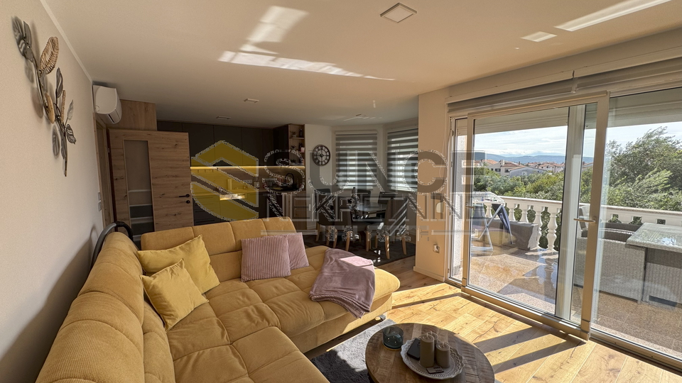 City of Krk detached house with two separate apartments and a sea view!
