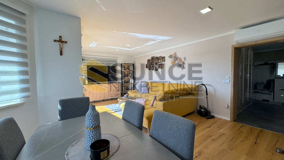 City of Krk detached house with two separate apartments and a sea view!