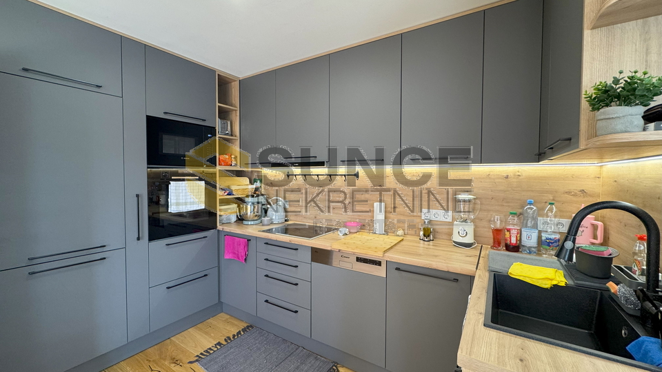 City of Krk detached house with two separate apartments and a sea view!