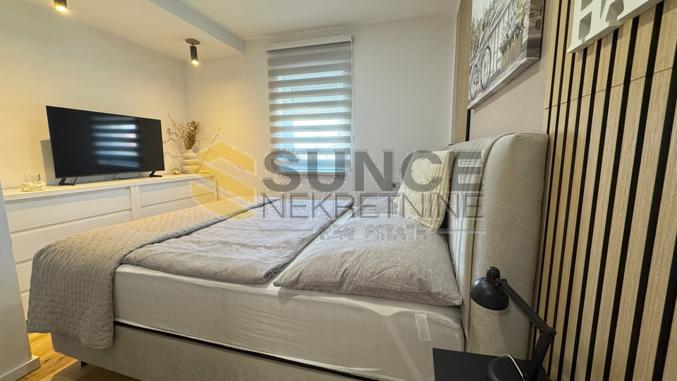 City of Krk detached house with two separate apartments and a sea view!
