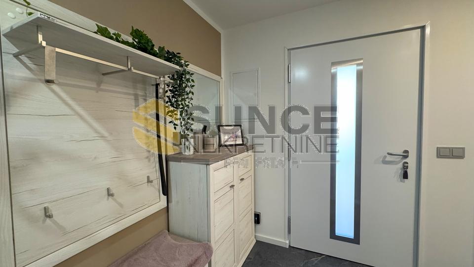 City of Krk detached house with two separate apartments and a sea view!