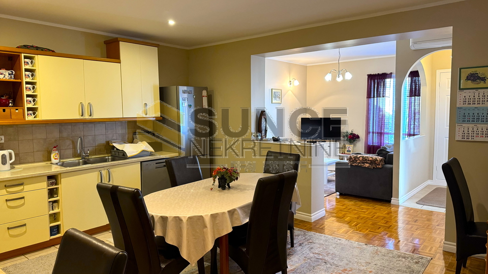 Malinska – Semi-detached house 300 m², 600 m from the sea