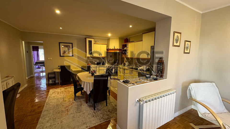 Malinska – Semi-detached house 300 m², 600 m from the sea