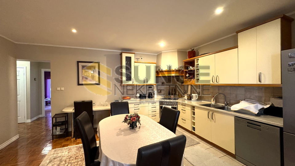 Malinska – Semi-detached house 300 m², 600 m from the sea