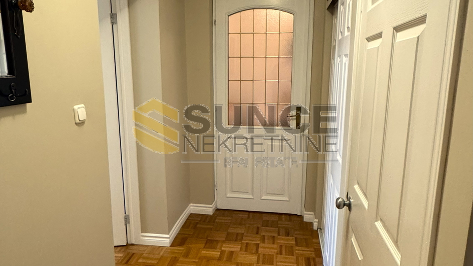 Malinska – Semi-detached house 300 m², 600 m from the sea