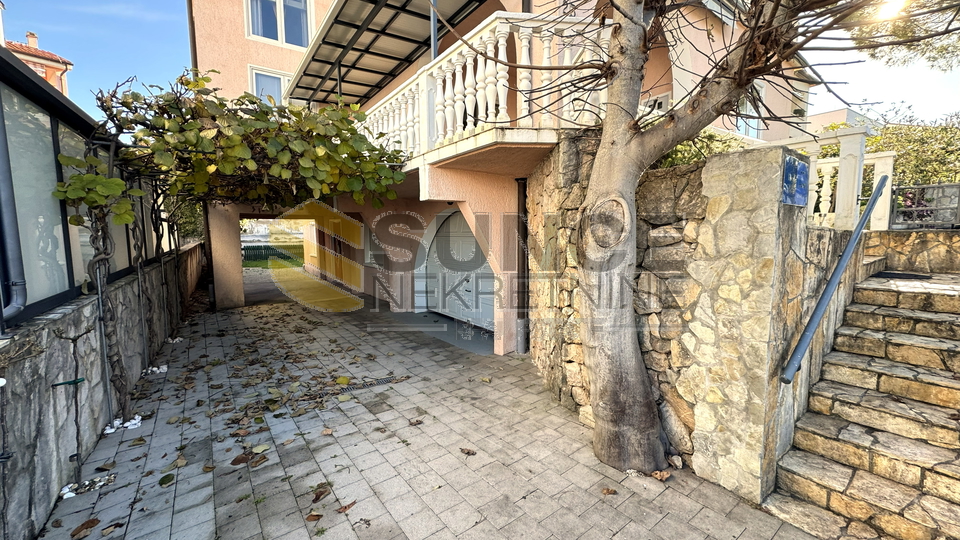 Malinska – Semi-detached house 300 m², 600 m from the sea