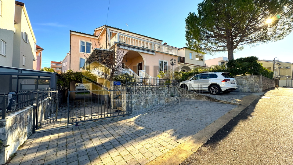 Malinska – Semi-detached house 300 m², 600 m from the sea