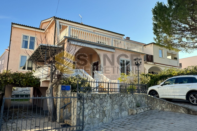 Malinska – Doppelhaushälfte 300 m², 600 m zum Meer