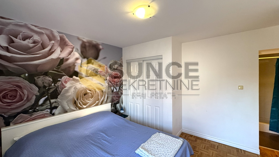 Malinska – Semi-detached house 300 m², 600 m from the sea