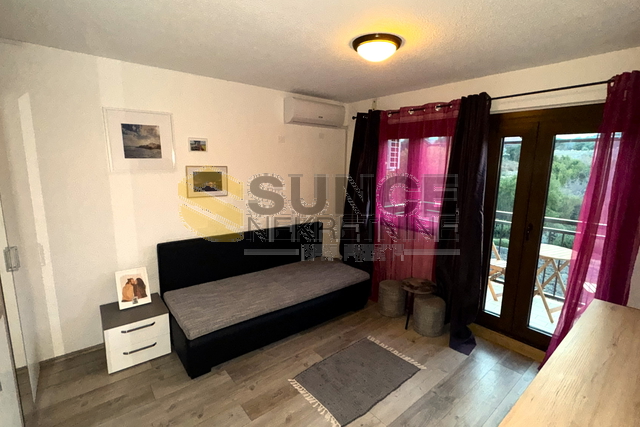 Grad Krk namještena garsonjera blizu centra!