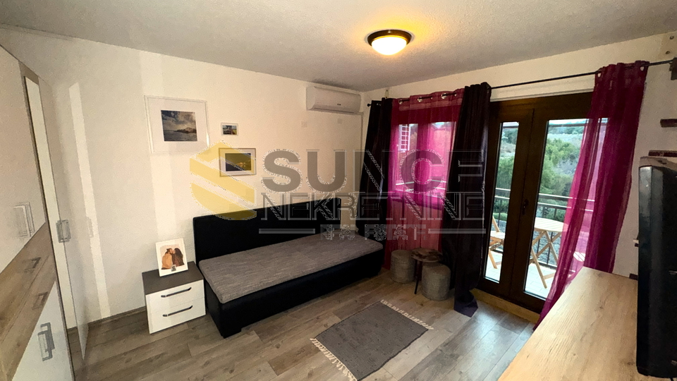 Grad Krk namje&scaron;tena garsonjera blizu centra&excl;