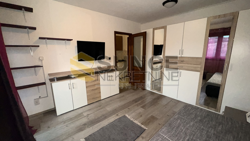 Grad Krk namje&scaron;tena garsonjera blizu centra&excl;